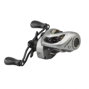 Multiplikator Savage Gear SG6 LH 2500 BC 6BB - 6.11 Multiplikator Savage Gear SG6 LH 2500 BC 6BB 6.1:1 sa aluminijumskim kućištem i centrifugalnom kočnicom.