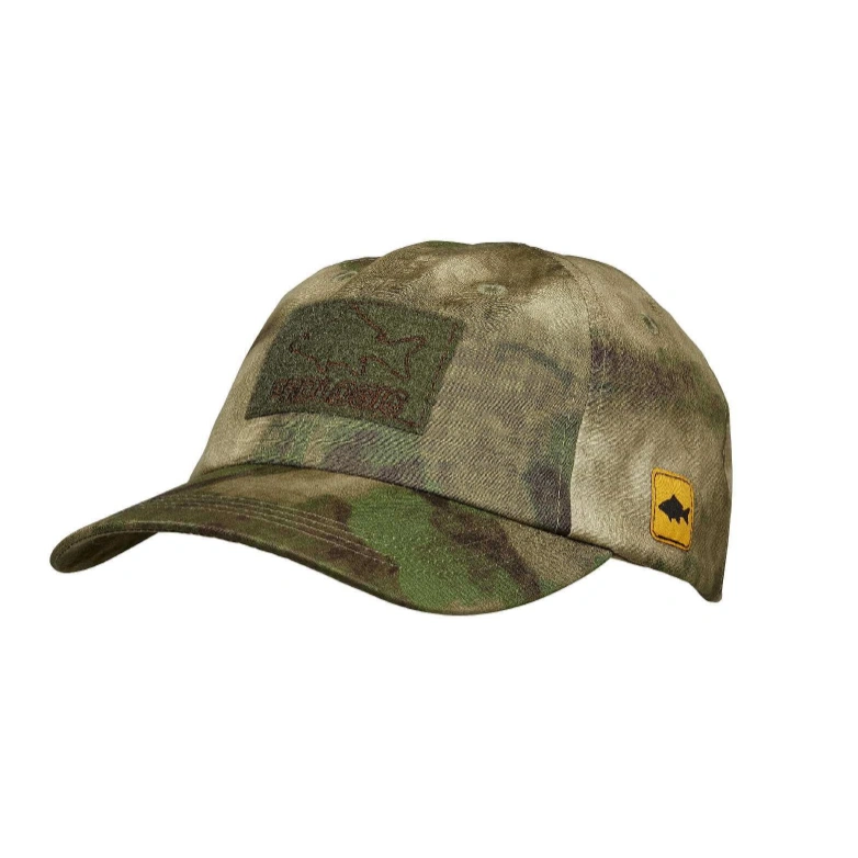 Kačket Prologic Creek Camo - Camou, moderan i udoban prologic kačket sa vezenim logotipom i oznakom ribe, idealan za ribolov.
