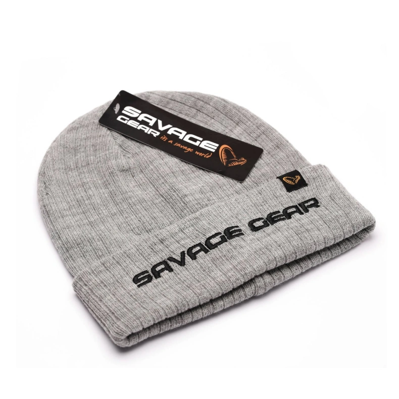 Kapa Zimska Savage Gear Peak Beanie Rock Grey topla zimska kapa od 100% akrila sa vezanim logom.